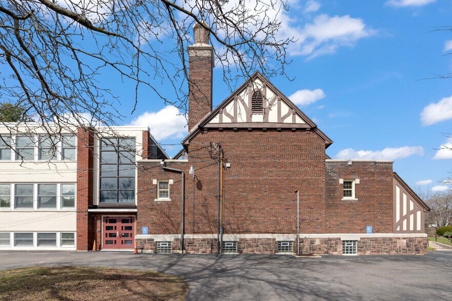 2889 Culver rd, Rochester, NY à vendre - Photo du bâtiment - Image 2 de 34