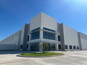 Sam Houston Pky, Houston, TX for lease Building Photo- Image 2 of 8