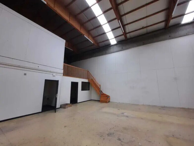 Industrial in Dardilly for lease - Interior Photo - Image 3 of 7
