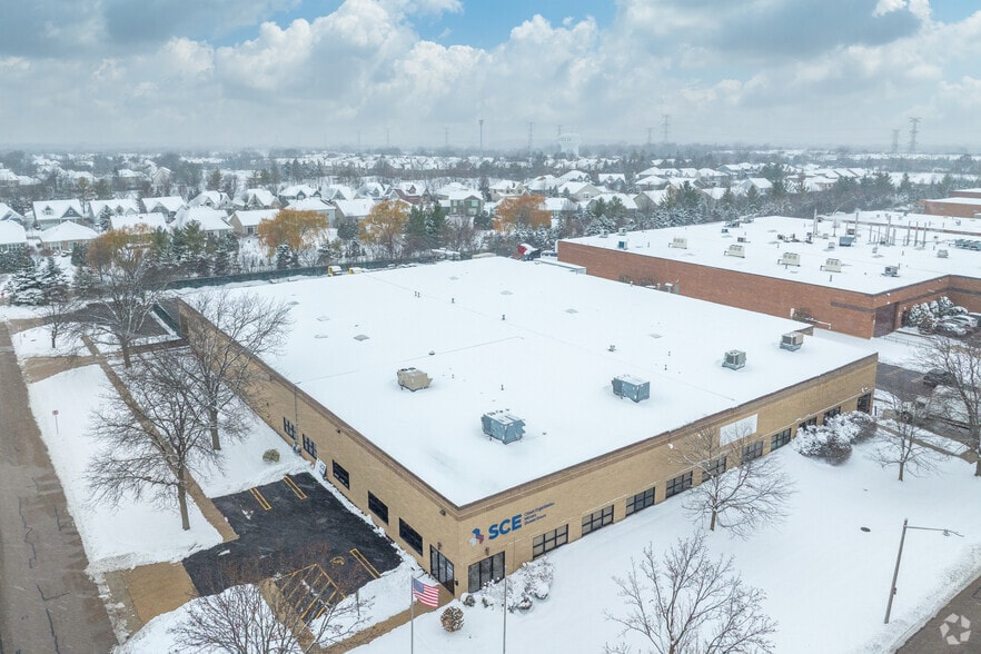 300 S Westgate Dr, Carol Stream, IL à louer - Photo du bâtiment - Image 3 de 4