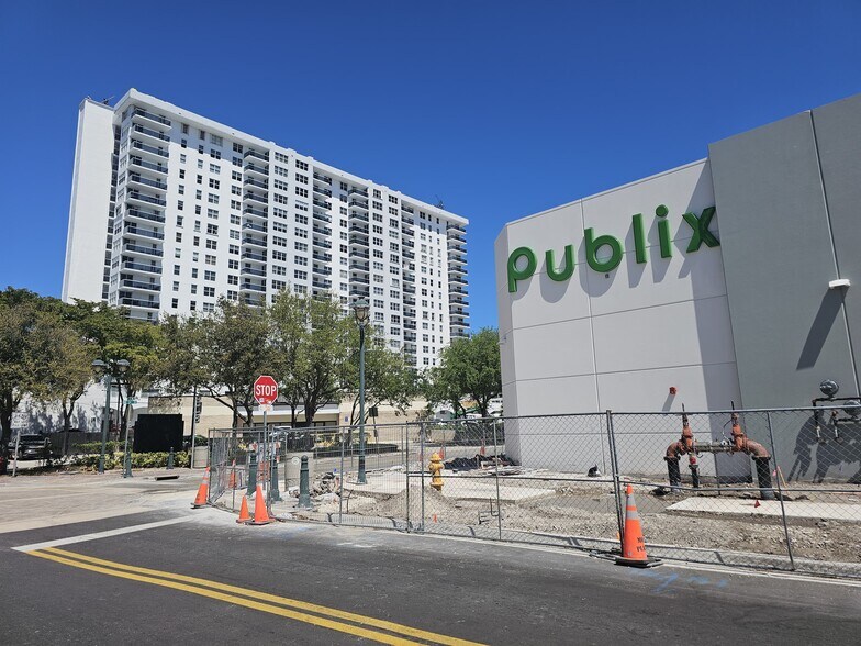 3301 NE 30th St, Fort Lauderdale, FL à louer - Photo du bâtiment - Image 3 de 5