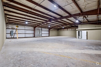 1229 Colorado Ln, Arlington, TX for lease Interior Photo- Image 2 of 7