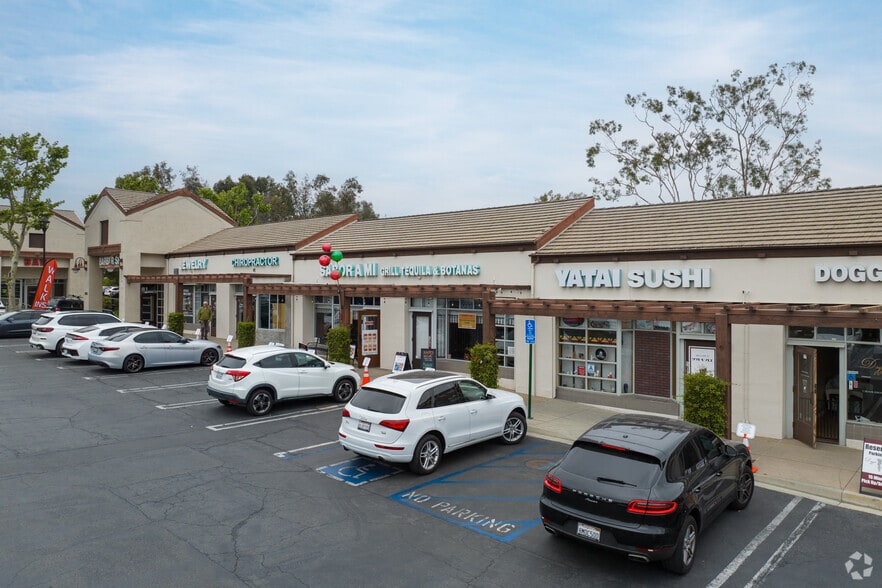 8976 Foothill Blvd, Rancho Cucamonga, CA à louer - Photo du bâtiment - Image 3 de 5