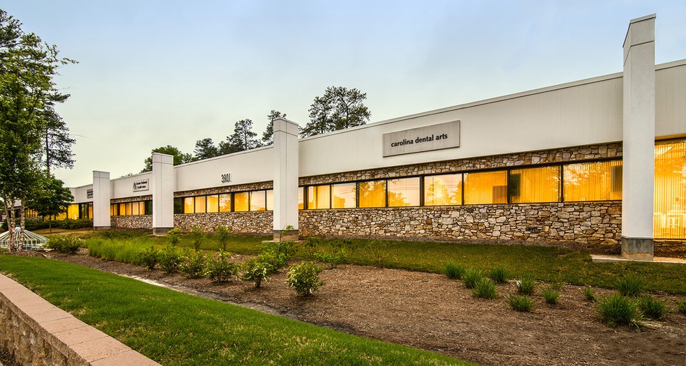 3901 N Roxboro St, Durham, NC for lease - Primary Photo - Image 1 of 11