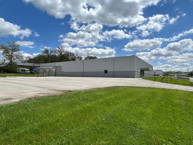 4211 Engle Rd, Fort Wayne, IN à louer - Photo principale - Image 1 de 9