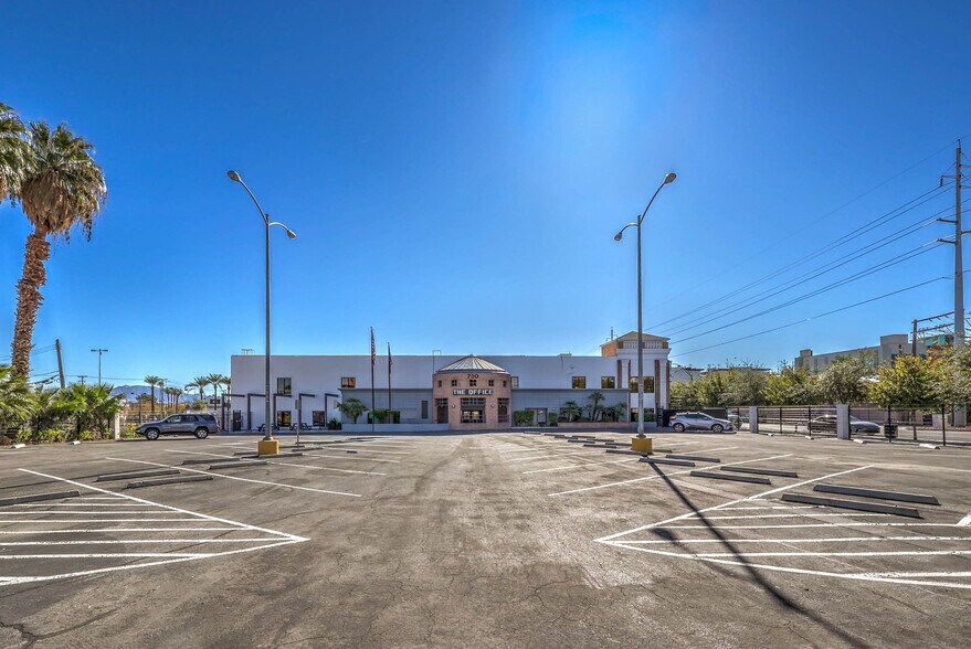 730 Las Vegas Blvd S, Las Vegas, NV à vendre - Photo du bâtiment - Image 2 de 37