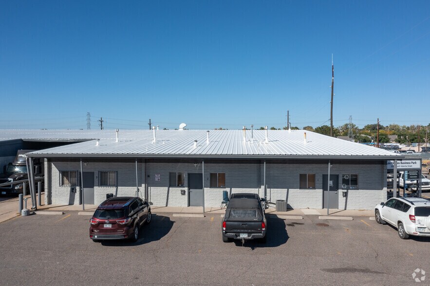 2045 S Valentia St, Denver, CO à louer - Photo du bâtiment - Image 3 de 5