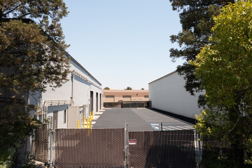 2500 Annalisa Dr, Concord, CA à vendre - Photo du bâtiment - Image 2 de 8