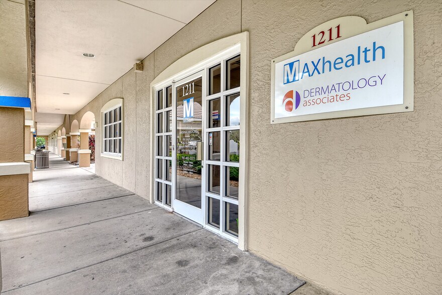 1211 Jacaranda Blvd, Venice, FL à vendre - Photo du bâtiment - Image 3 de 3