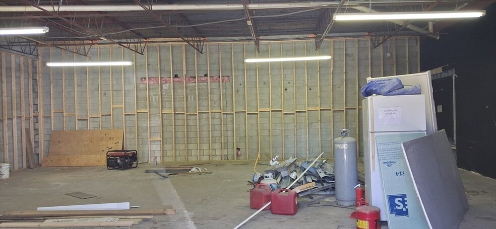 50 Meadowbrook Rd, Brockton, MA for sale - Building Photo - Image 3 of 9