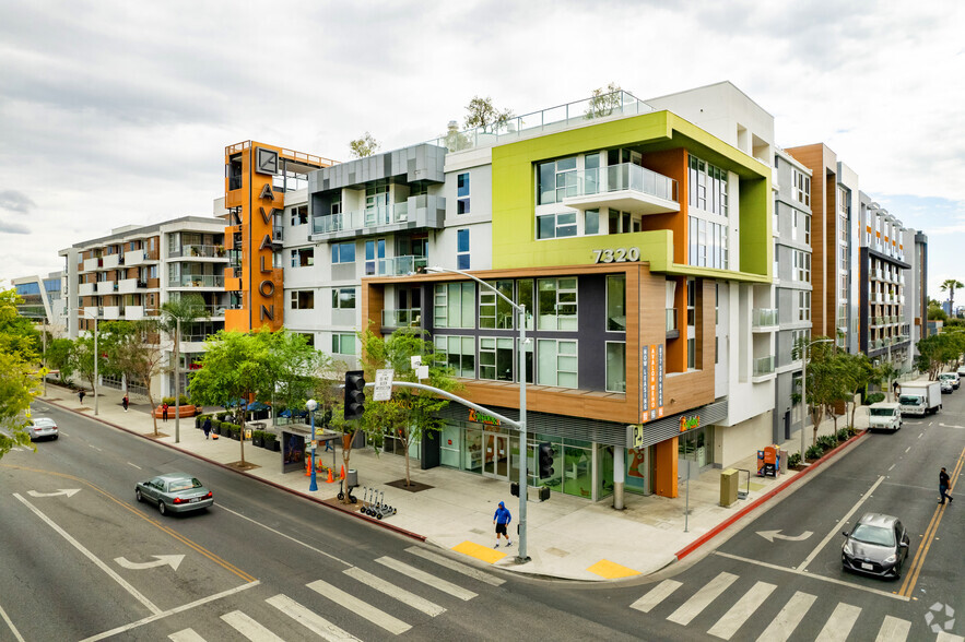 7302 Santa Monica Blvd, West Hollywood, CA for lease - Primary Photo - Image 1 of 82