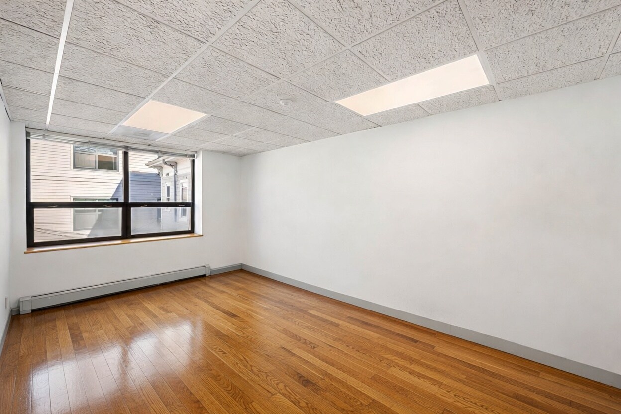 3-21 Lincoln St, Newton, MA à louer Photo intérieure- Image 1 de 2