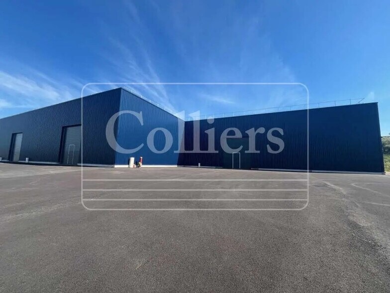 Flex in Lambesc for lease - Building Photo - Image 2 of 5