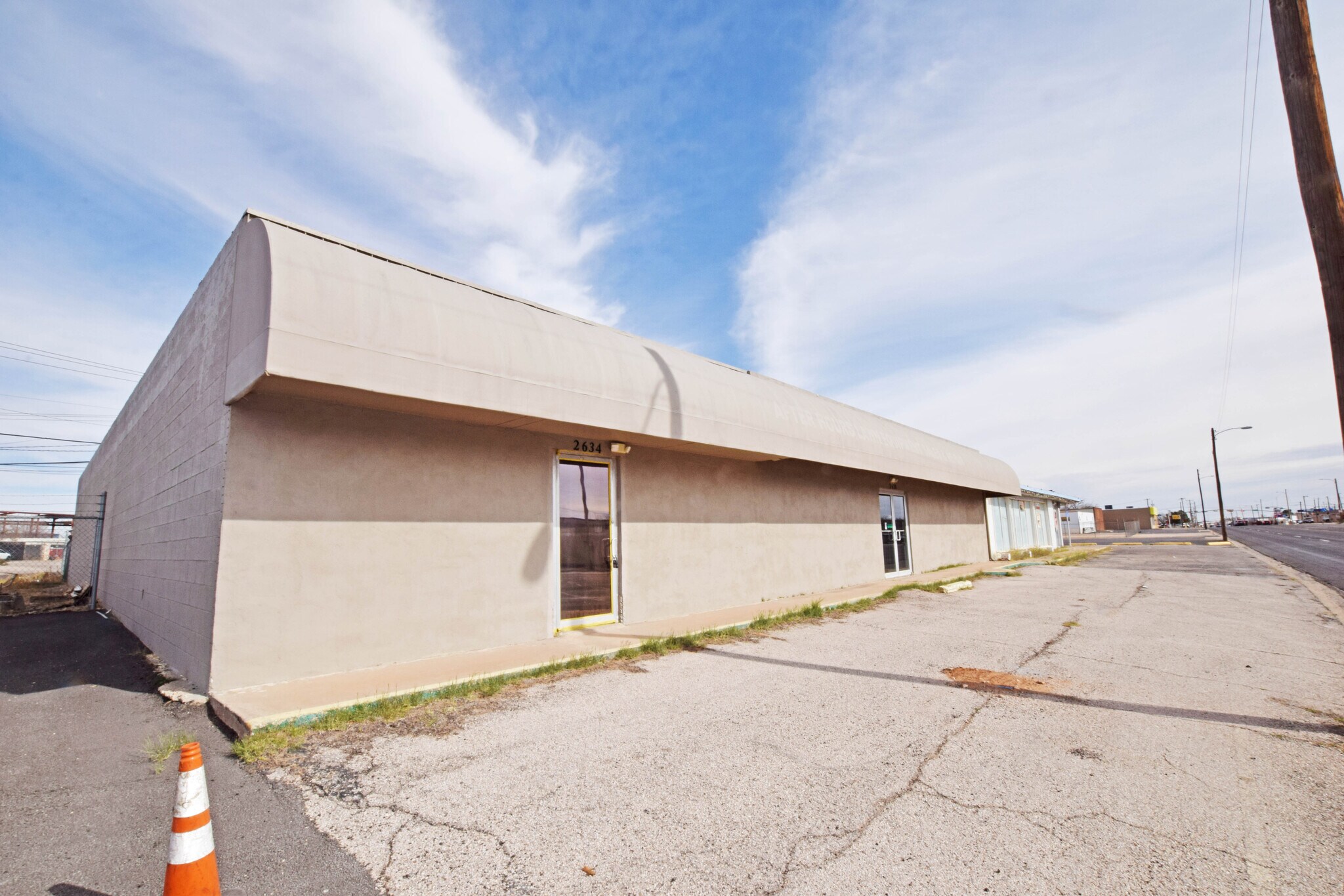 2632 Kermit Hwy, Odessa, TX à louer Photo principale- Image 1 de 57