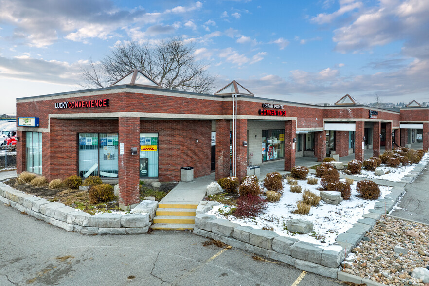 4 Cedar Pointe Dr, Barrie, ON for lease - Building Photo - Image 1 of 4