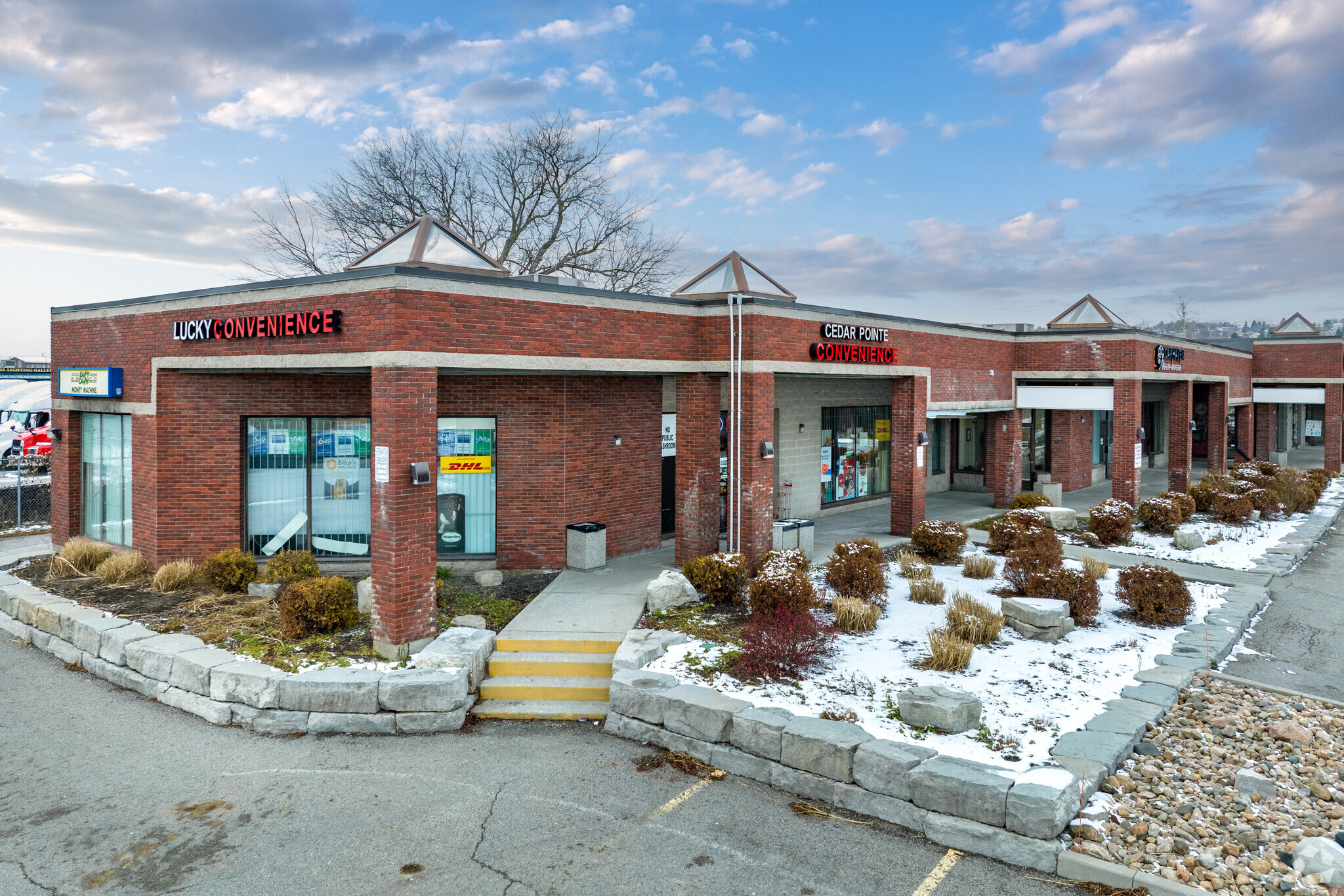 4 Cedar Pointe Dr, Barrie, ON for lease Building Photo- Image 1 of 5