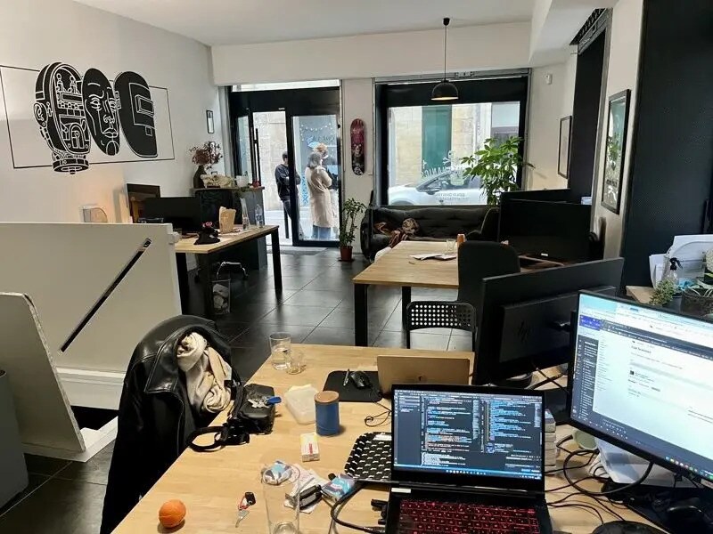 Retail in Bordeaux for lease Building Photo- Image 1 of 8