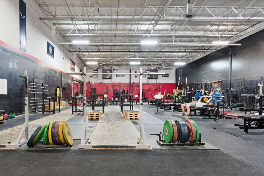 2001 Production Dr, Louisville, KY for lease - Building Photo - Image 2 of 23