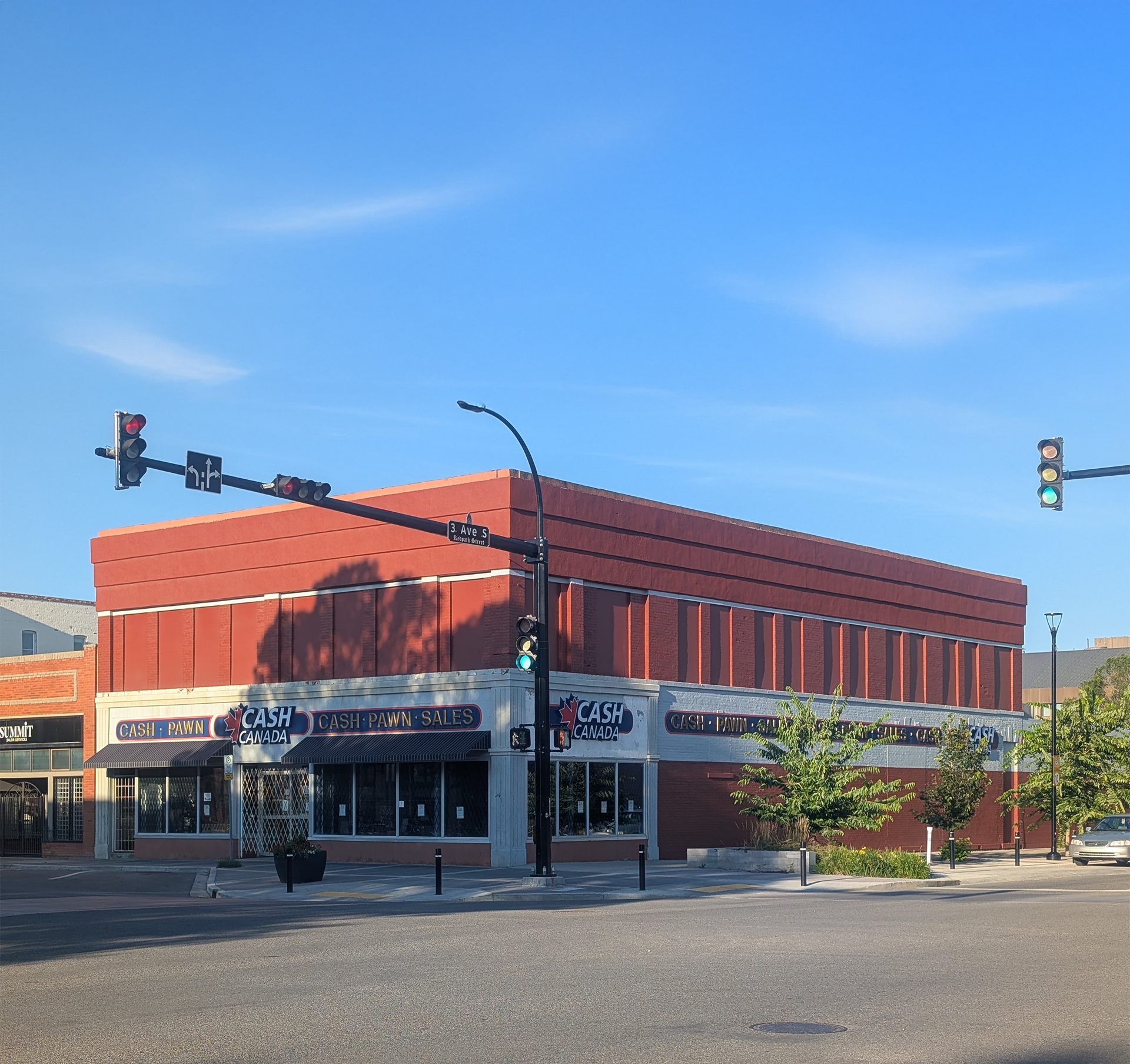 302 5 St S, Lethbridge, AB for sale Primary Photo- Image 1 of 4
