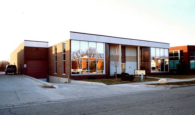 Plus de détails pour 1528 St Paul Ave, Gurnee, IL - Industriel à louer