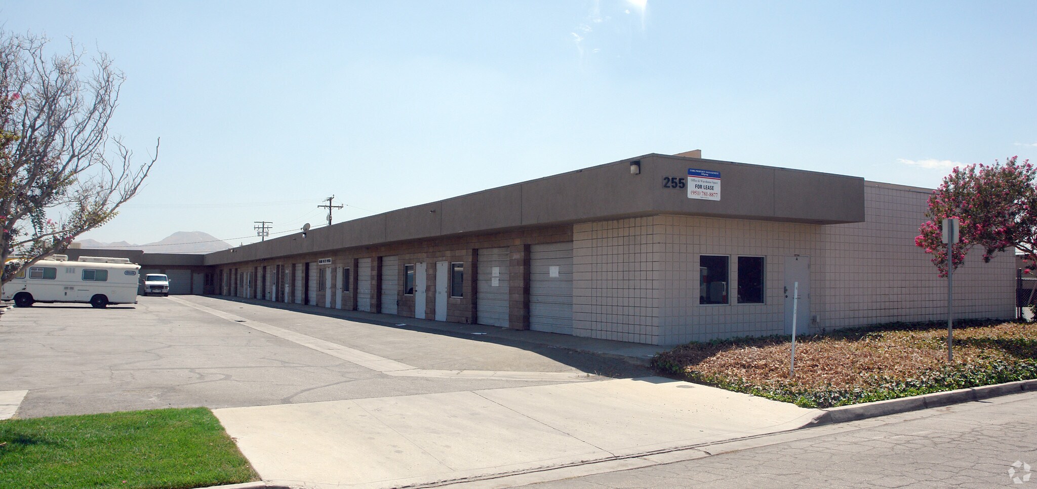 255 W Benedict Rd, San Bernardino, CA à louer Photo du bâtiment- Image 1 de 10
