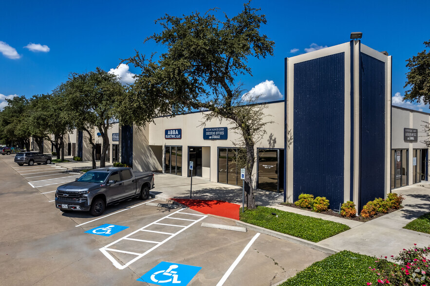 2225 E Belt Line Rd, Carrollton, TX for lease - Primary Photo - Image 1 of 5