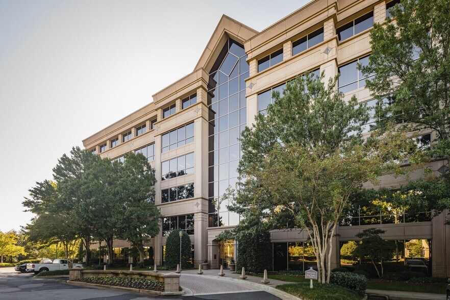 200 Mansell Ct E, Roswell, GA à louer - Photo du bâtiment - Image 1 de 10