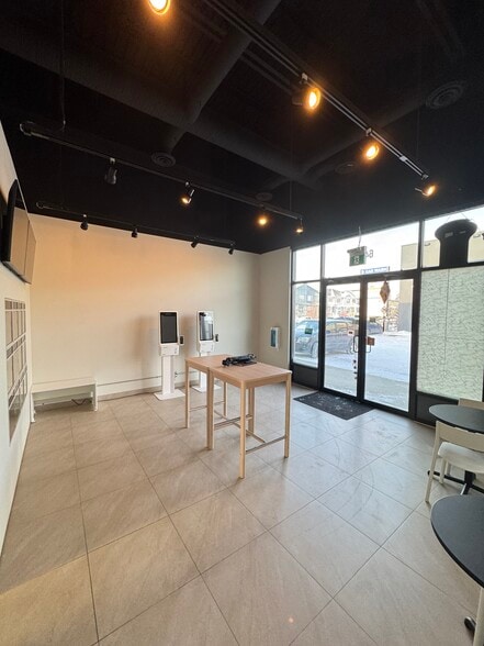 6490 Cartmell Pl SW, Edmonton, AB à louer - Photo du bâtiment - Image 2 de 8