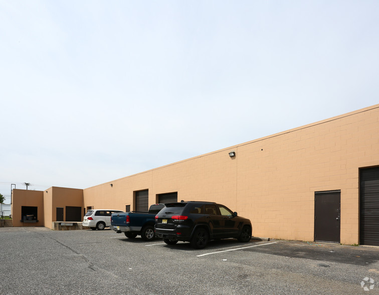 424 Commerce Ln, West Berlin, NJ for lease - Building Photo - Image 3 of 3