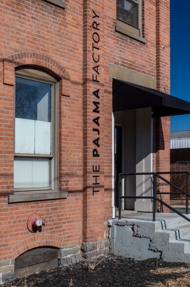 49 Greenkill Ave, Kingston, NY à vendre - Photo du bâtiment - Image 1 de 1