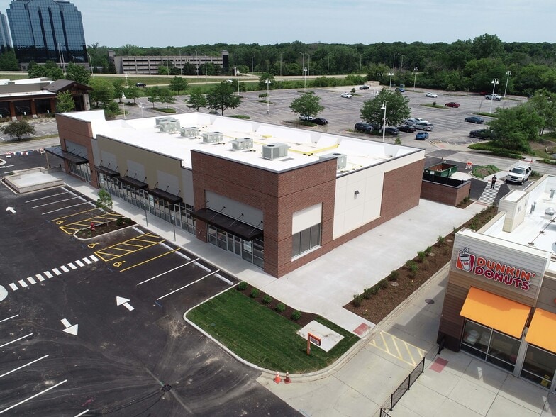 751 N Milwaukee Ave, Wheeling, IL à louer - Photo du bâtiment - Image 1 de 7