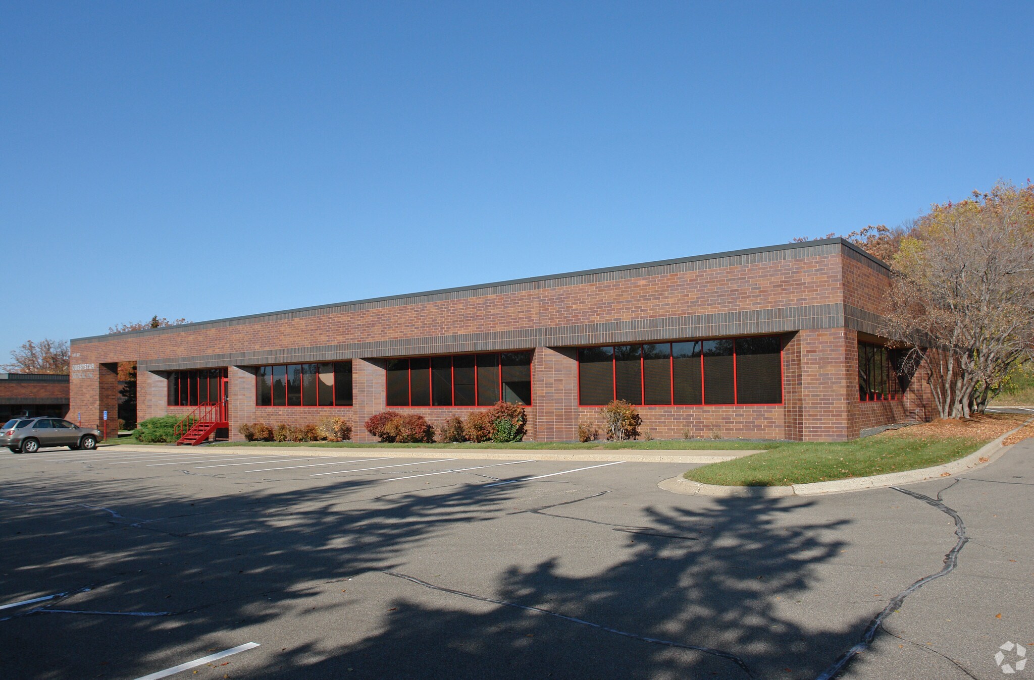 10180 Viking Dr, Eden Prairie, MN for lease Primary Photo- Image 1 of 7