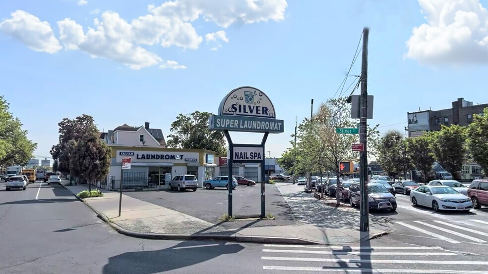 2601 E Tremont Ave, Bronx, NY à louer - Photo du bâtiment - Image 3 de 4