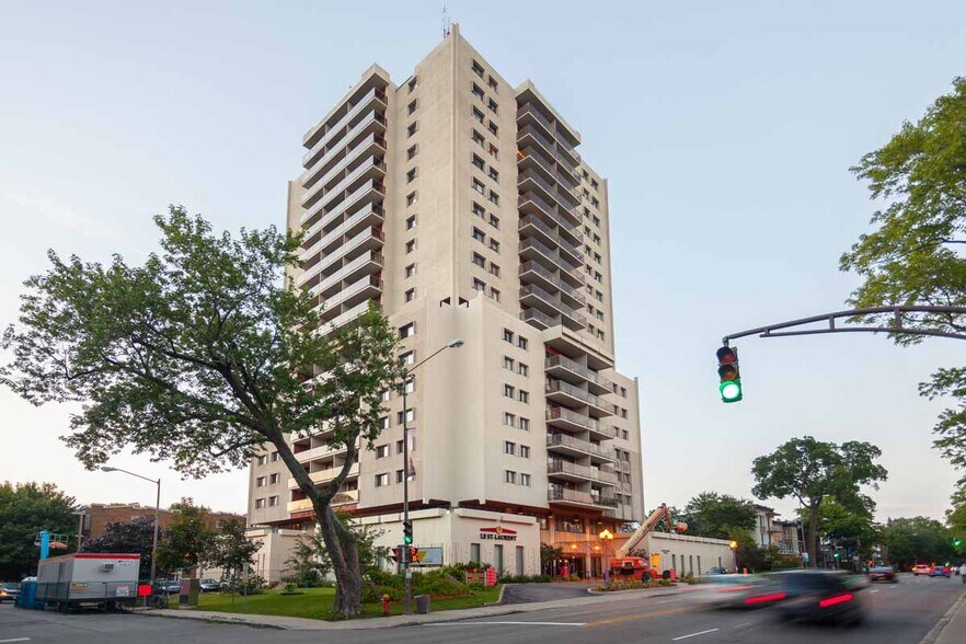 250 Grande Allée Ouest, Québec, QC à vendre - Photo du bâtiment - Image 1 de 1