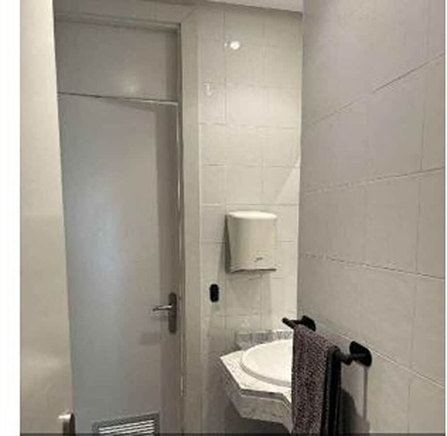 L'Hospitalet de Llobregat, BAR 08902 - Unité B6 - - Photo intérieure - Image 1 of 1