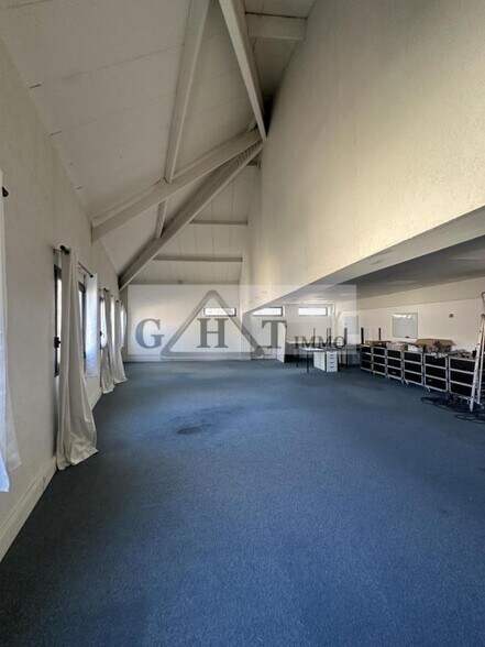 Office in Vitry-sur-Seine for lease - Interior Photo - Image 1 of 5