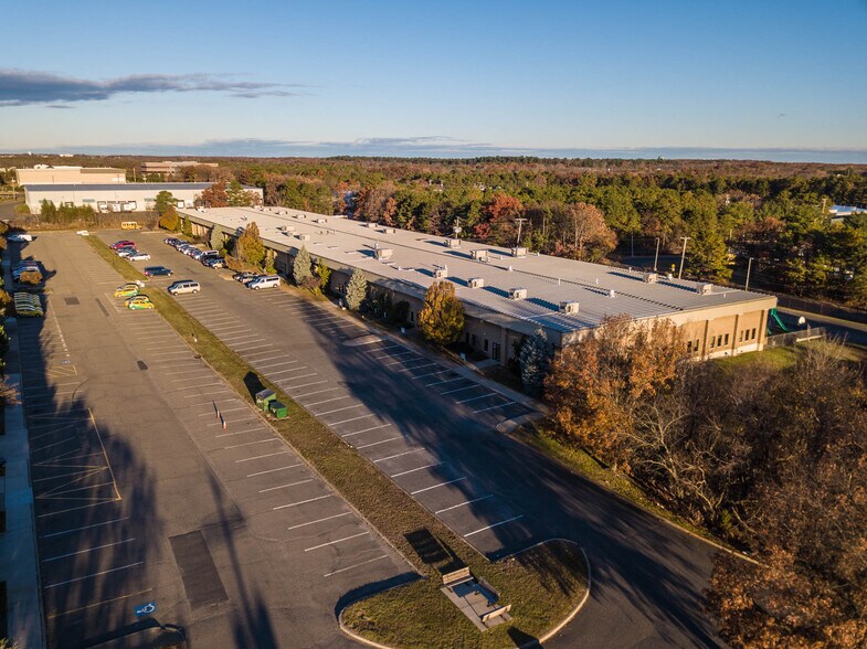 150 Oberlin Ave N, Lakewood, NJ for lease - Building Photo - Image 2 of 9