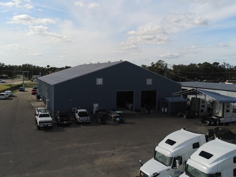 6015 N US Highway 301, Tampa, FL à louer - Photo du bâtiment - Image 2 de 39