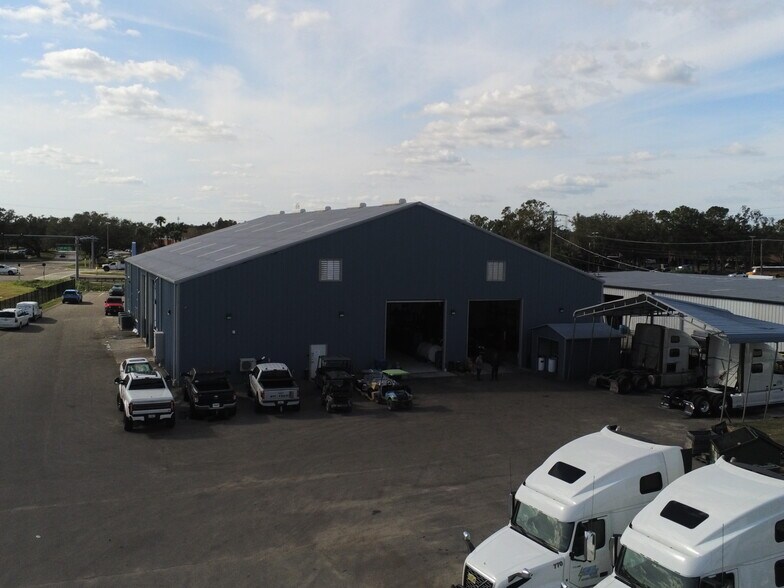 6015 N US Highway 301, Tampa, FL à louer - Photo du bâtiment - Image 3 de 40