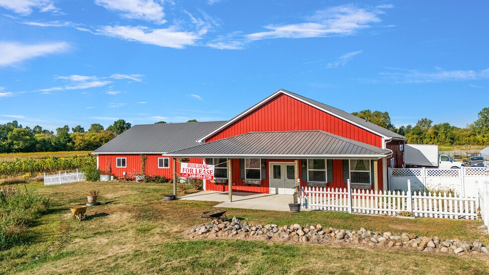 69475 Romeo Plank Rd, Armada, MI à louer - Photo du bâtiment - Image 3 de 5