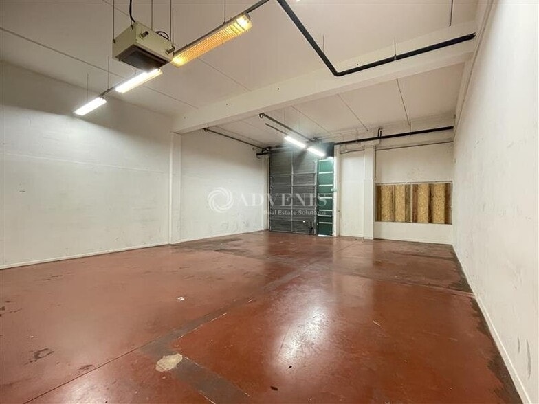 Flex in Villepinte for lease - Interior Photo - Image 1 of 12