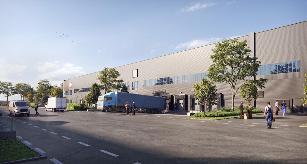 Industrial in Persan for lease - Building Photo - Image 2 of 12