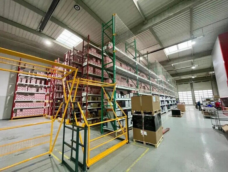 Office in Gennevilliers for lease - Interior Photo - Image 3 of 7