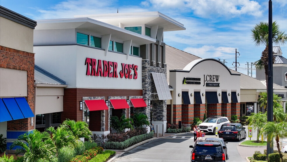 8101-8485 Cooper Creek Blvd, University Park, FL for lease - Building Photo - Image 3 of 9