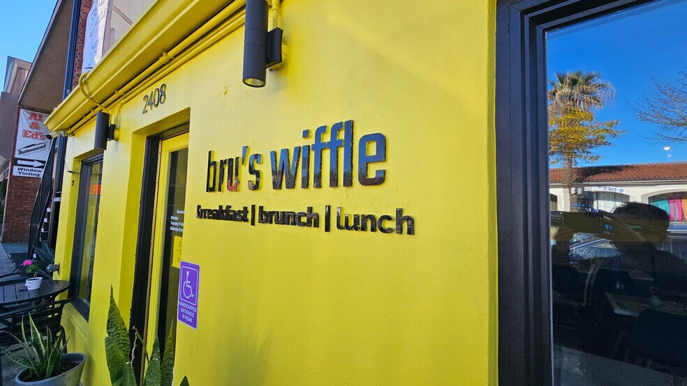 2406-2408 Wilshire Blvd, Santa Monica, CA à louer - Photo du bâtiment - Image 3 de 14