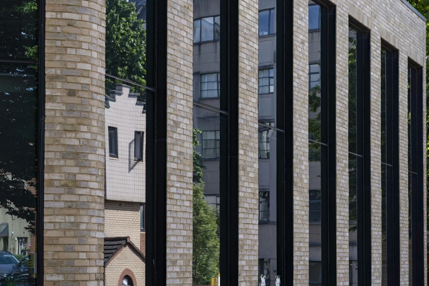 38 Northampton Rd, London for lease - Building Photo - Image 3 of 6