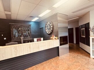 Plus de détails pour 3566 King George Blvd, Surrey, BC - Bureau à louer
