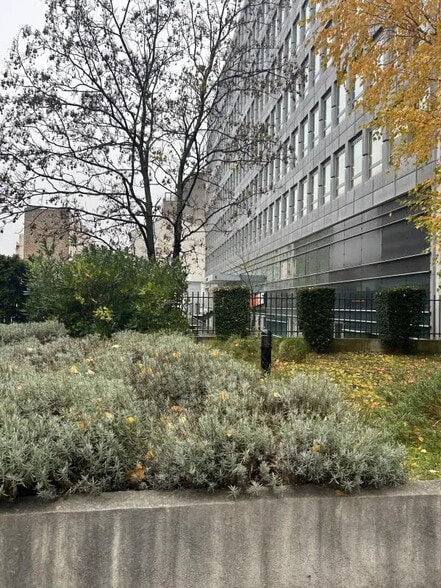 Office in Boulogne-Billancourt for sale - Building Photo - Image 1 of 7