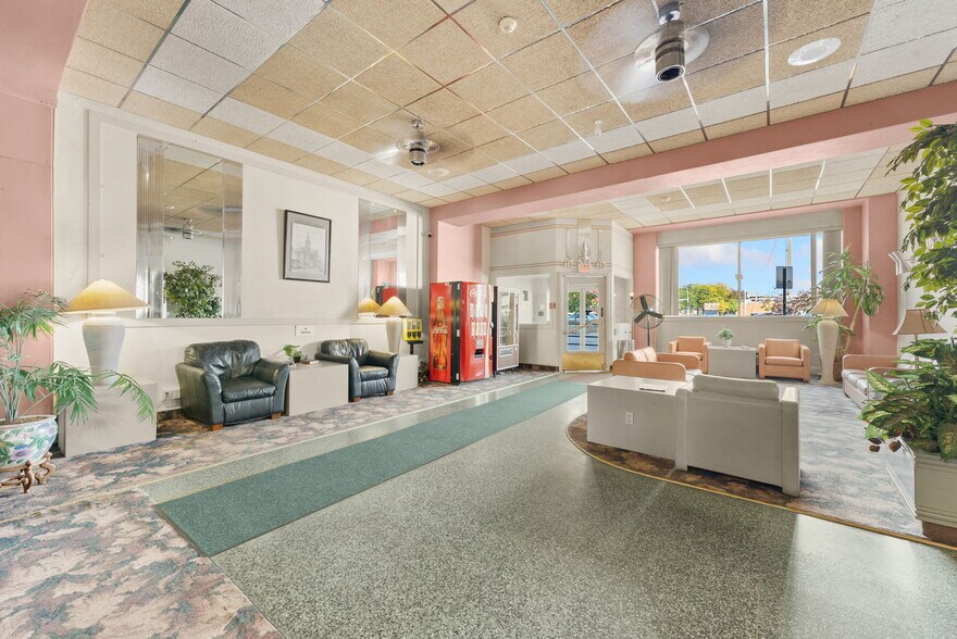 36 W 4th St, Dubuque, IA à vendre - Photo du bâtiment - Image 3 de 46