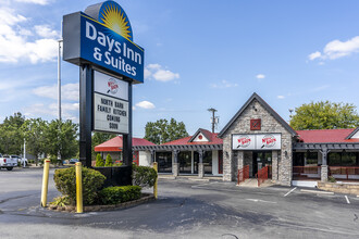 1983 N Broadway, Lexington, KY for lease Building Photo- Image 1 of 52